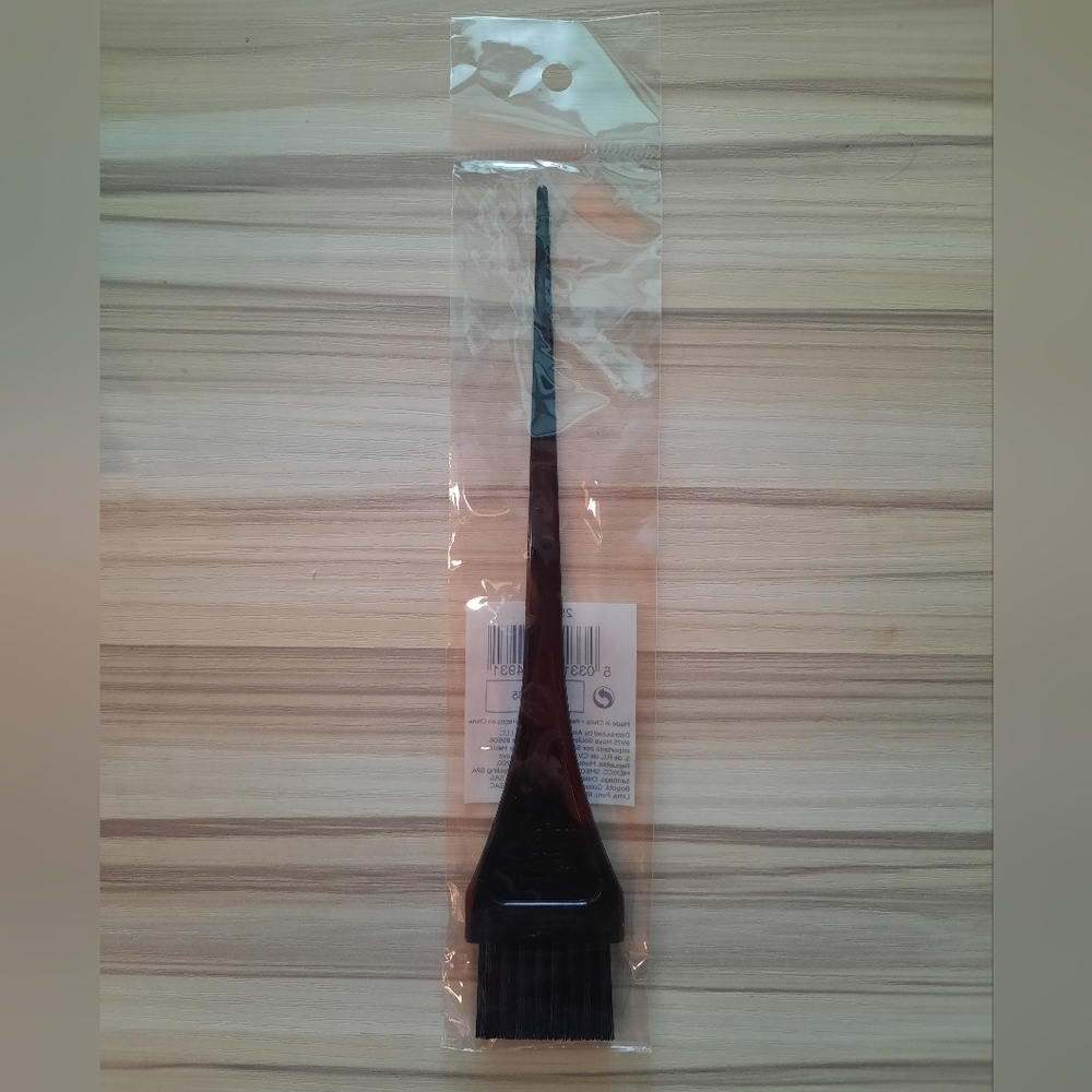 Salon Care Professional Long Tail Bleach & Tint Brush NEW